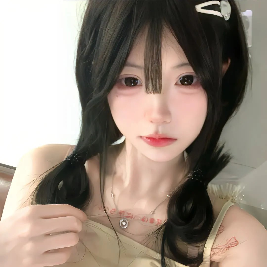 就这样，我们把金鱼放入了泳池